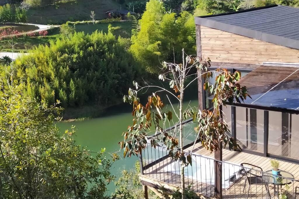 Cabaña con jacuzzi y acceso al embalse - Portum II