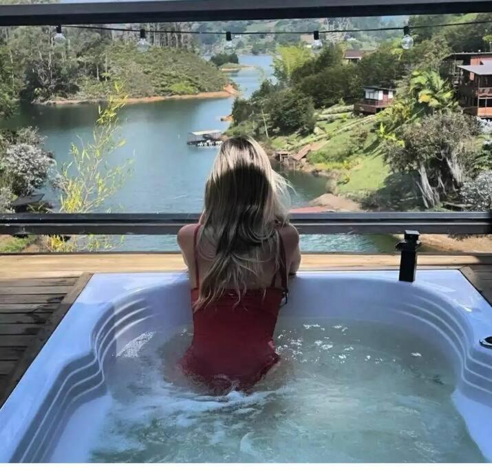 Cabaña con jacuzzi y acceso al embalse - Portum II