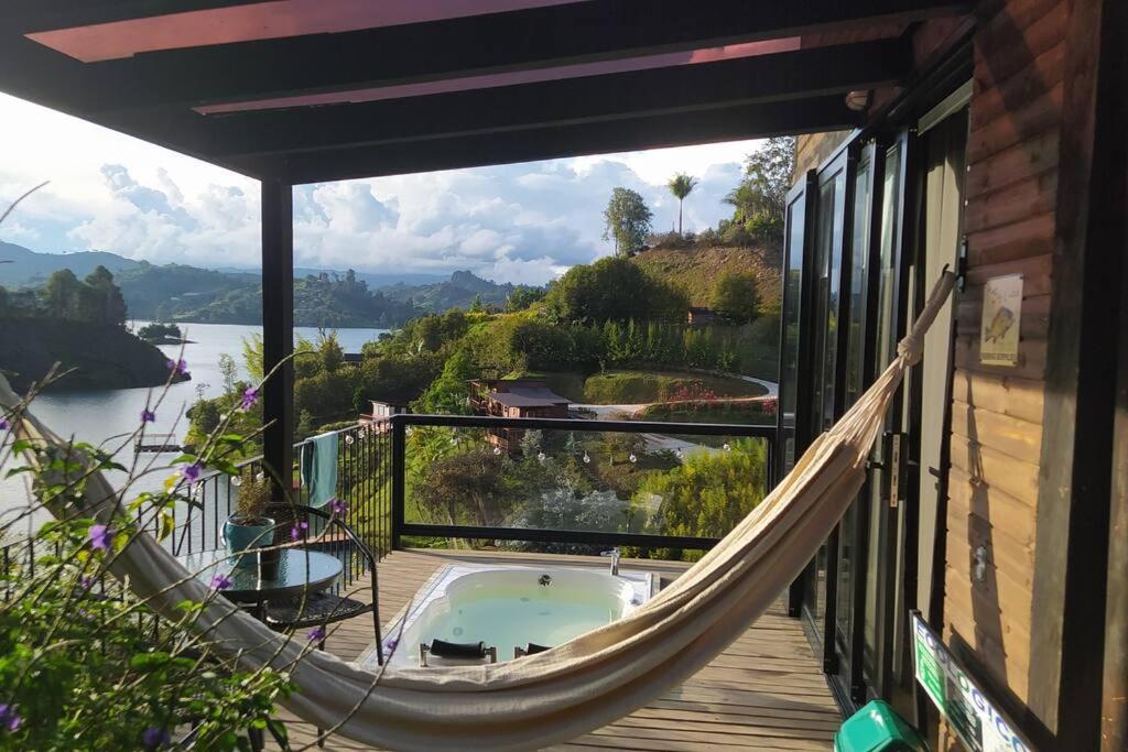 Cabaña con jacuzzi y acceso al embalse - Portum II