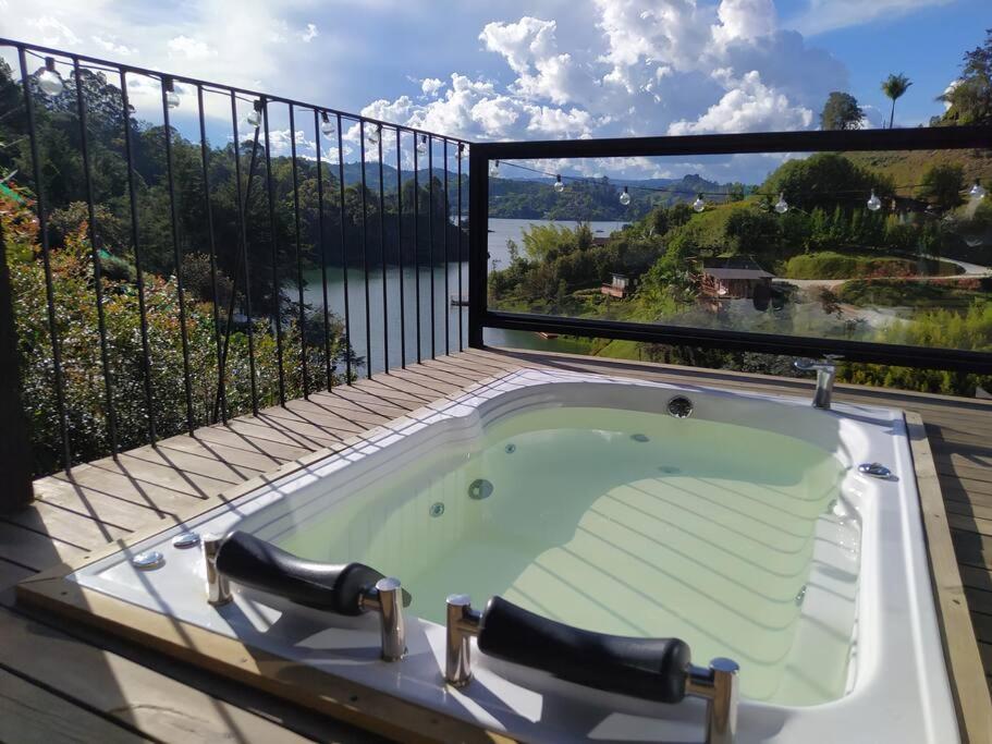 Cabaña con jacuzzi y acceso al embalse - Portum II