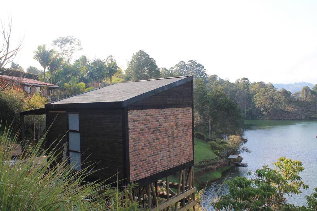 Cabaña con jacuzzi y acceso al embalse - Portum II