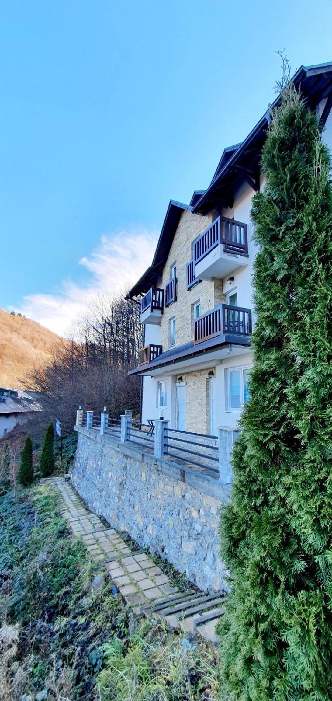 Anikaapartmani, Brzeće