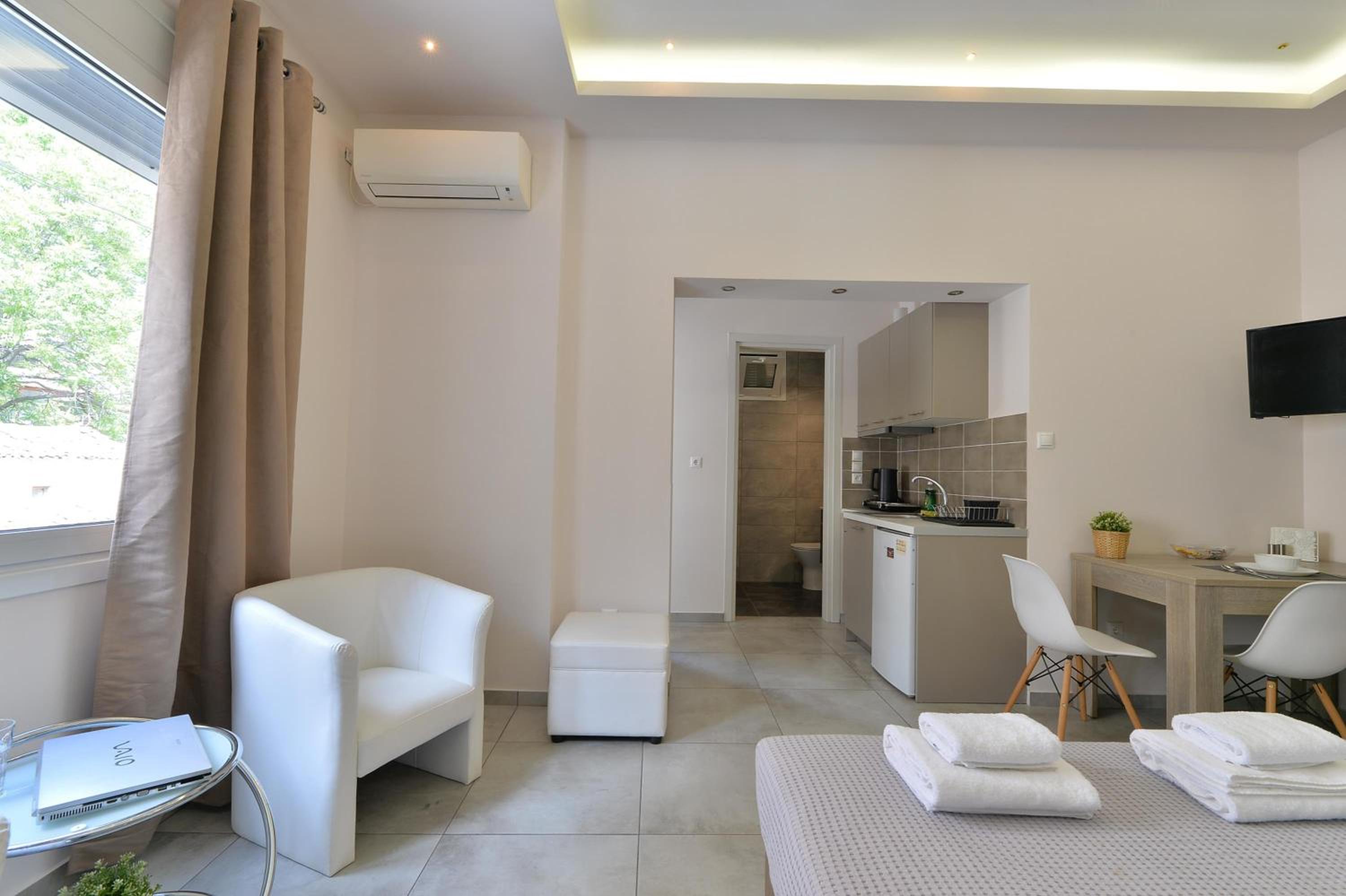 Alekos Apartments 2 Netflix, Self Check-In
