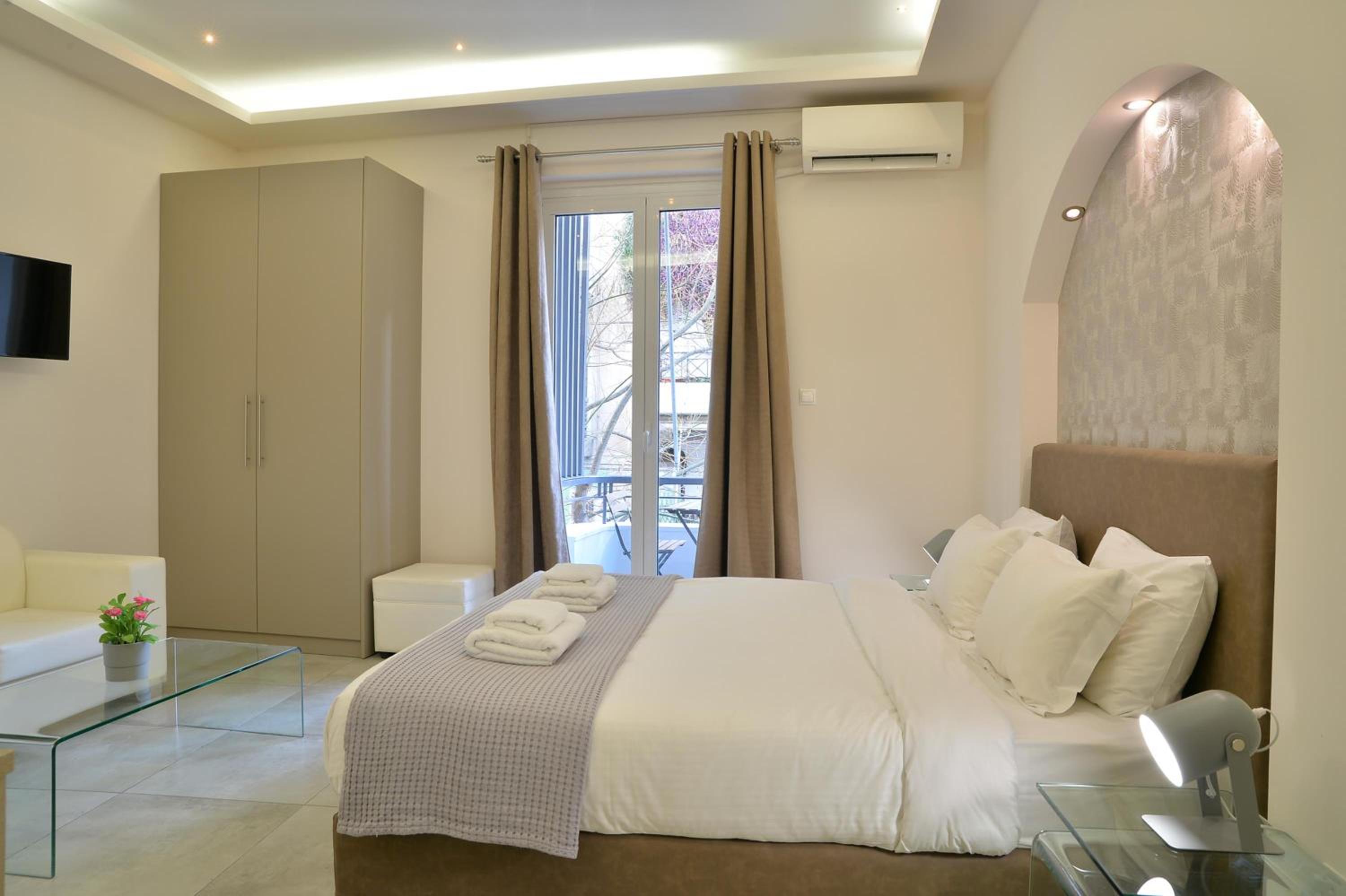 Alekos Apartments 2 Netflix, Self Check-In