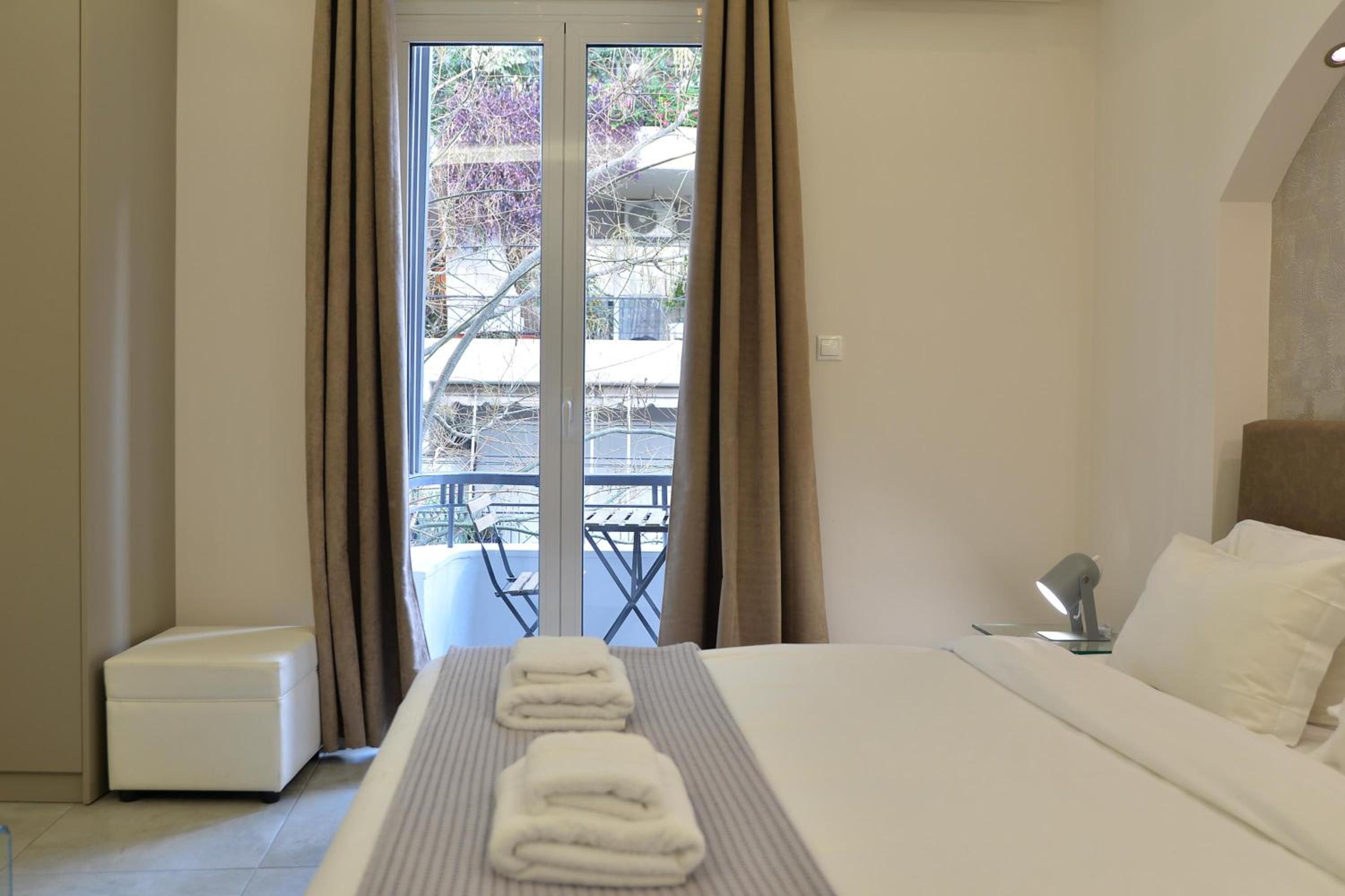 Alekos Apartments 2 Netflix, Self Check-In