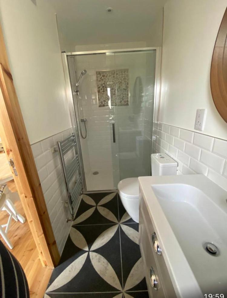 Garden Retreat - City Central Quiet Garden Apartment with Free Parking view 3