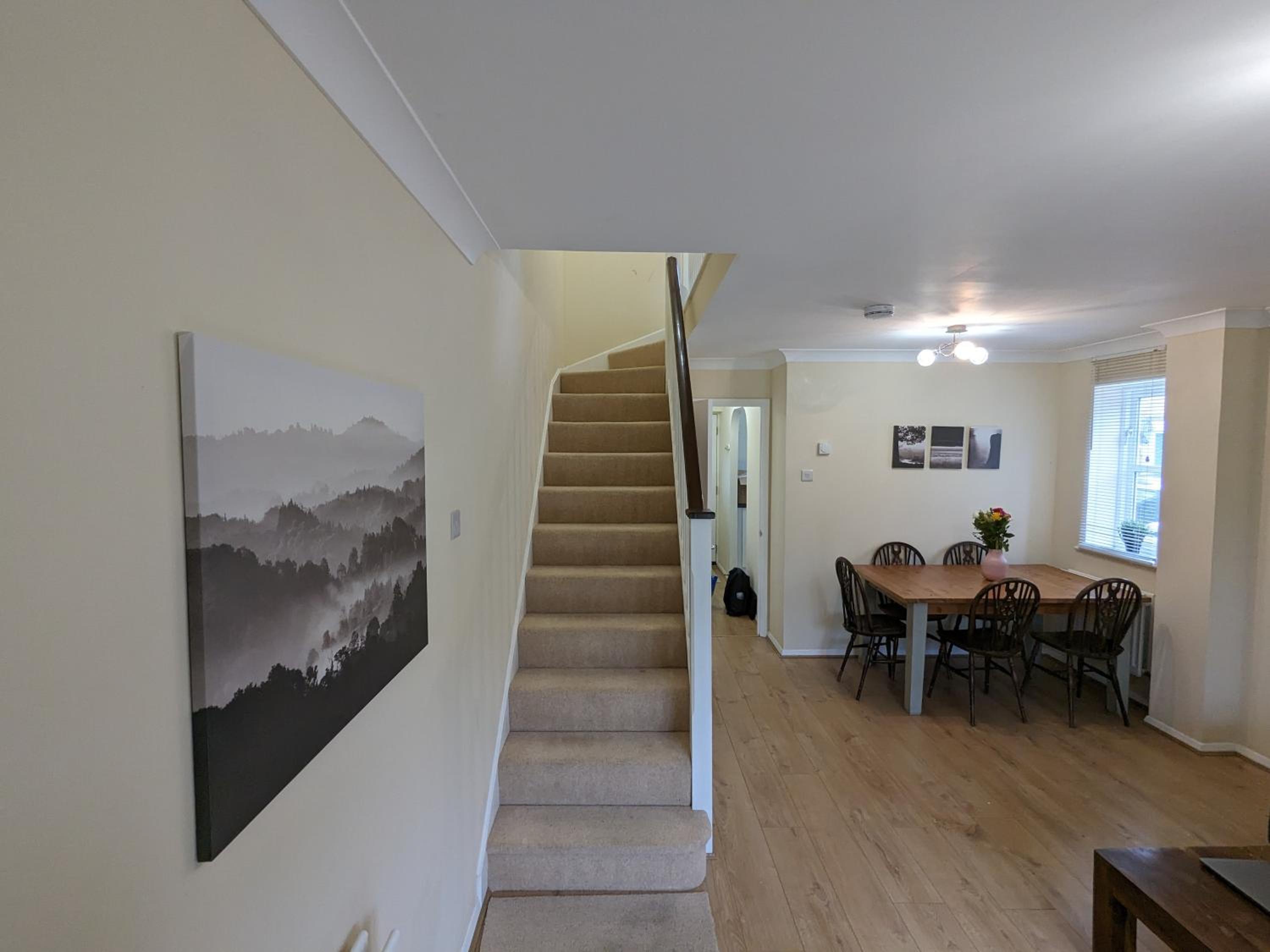 Guildford Vacations - Guildford Townhouse with Parking - Property Image 4