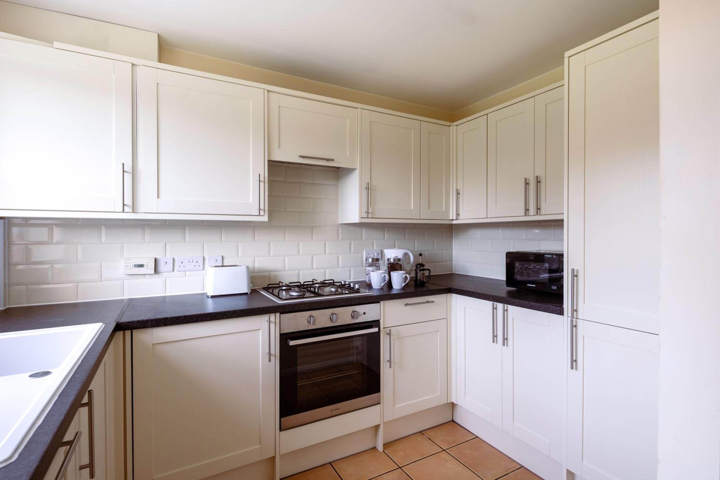 Guildford Vacations - Guildford Townhouse with Parking - Property Image 19