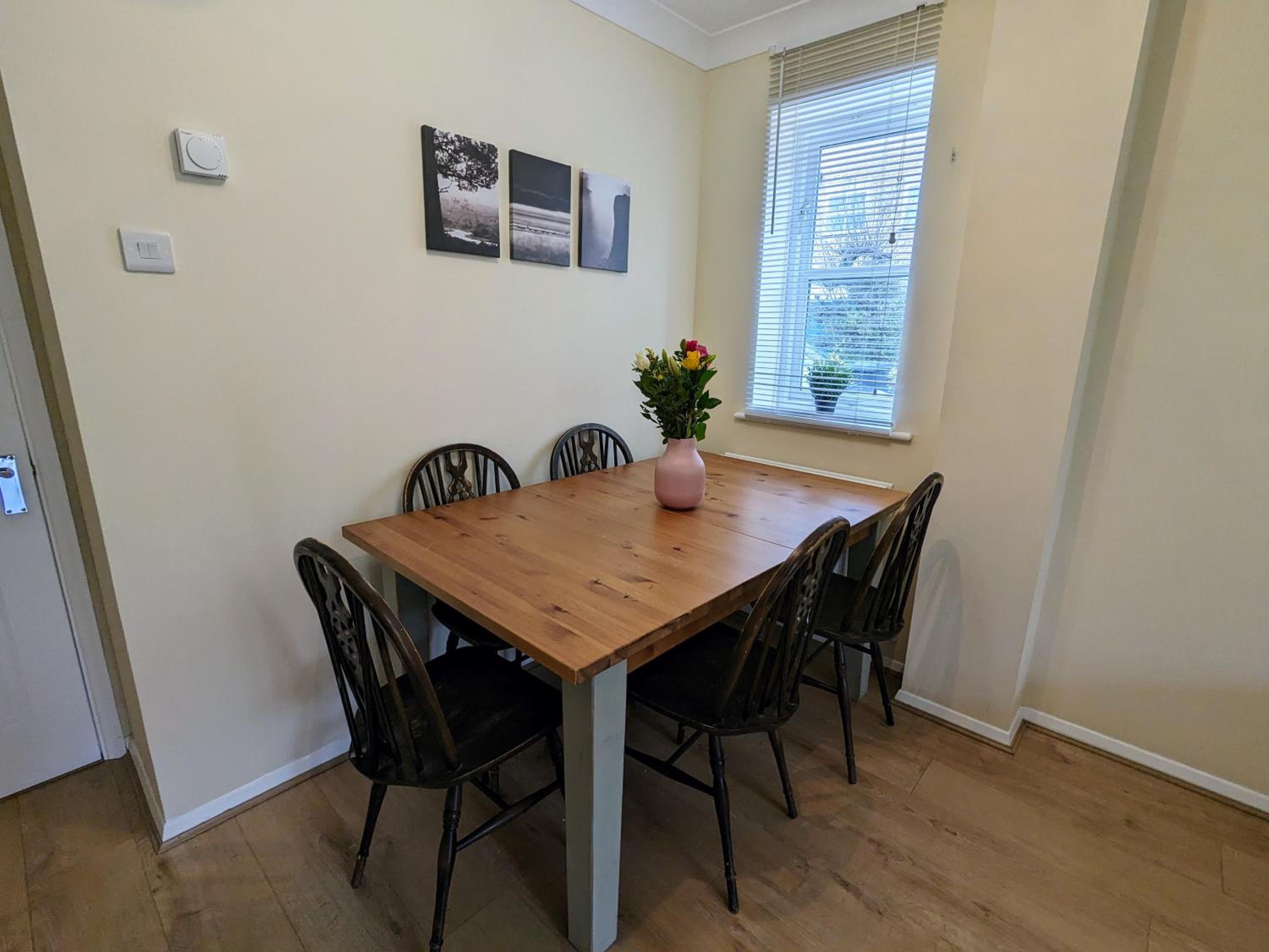 Guildford Vacations - Guildford Townhouse with Parking - Property Image 21