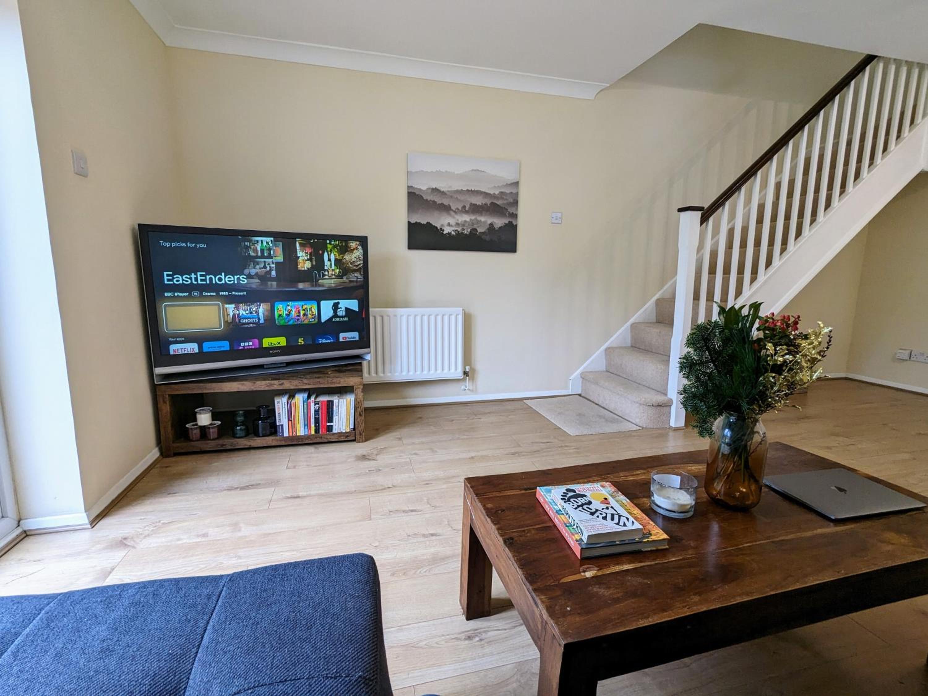 Guildford Vacations - Guildford Townhouse with Parking - Property Image 23