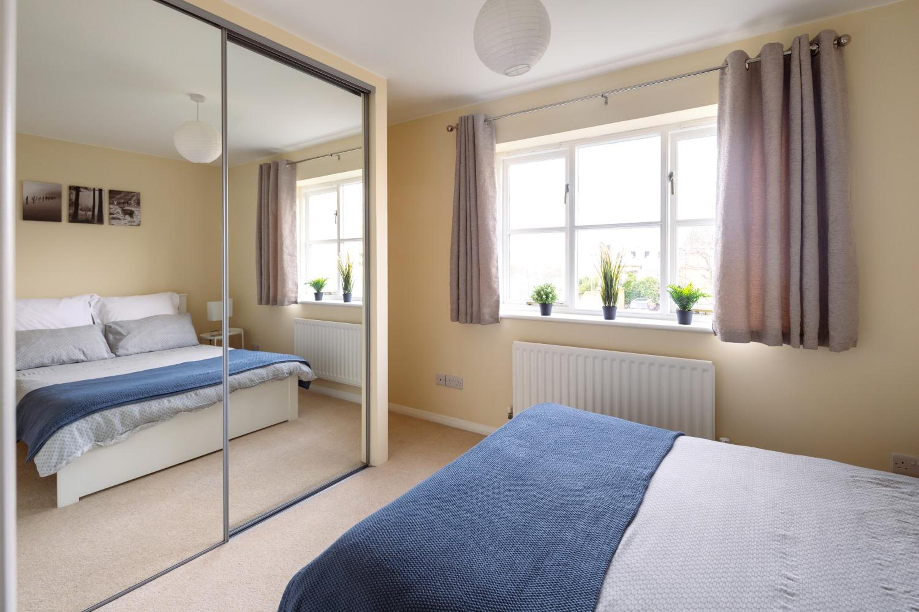 Guildford Vacations - Guildford Townhouse with Parking - Property Image 16