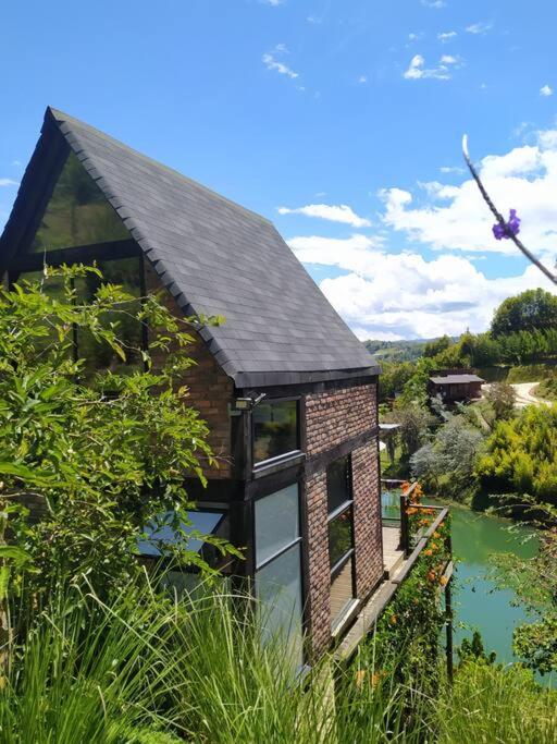 Cabaña con jacuzzi y acceso al embalse - Portum I