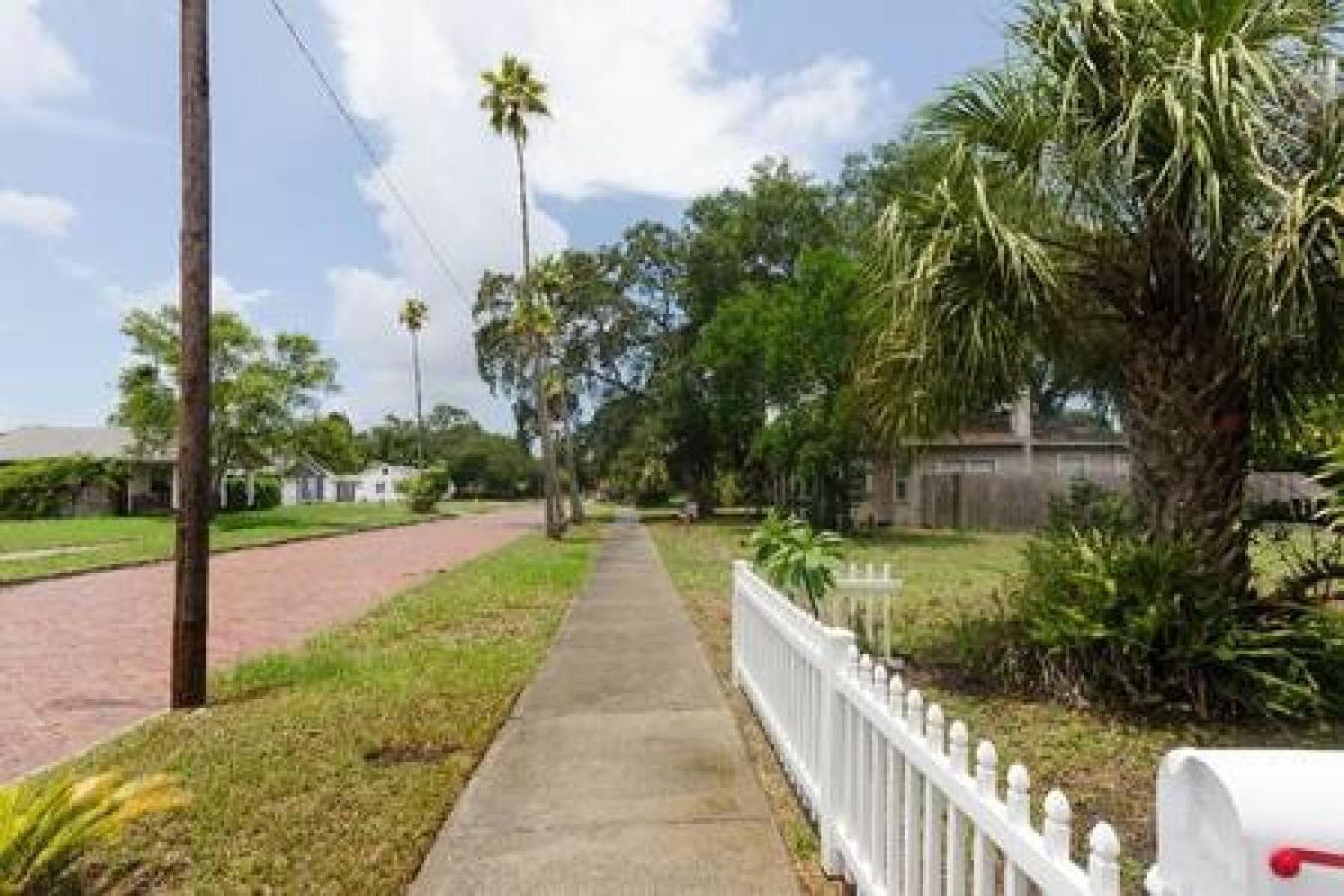 The Pineapple Bungalow St Pete view 5
