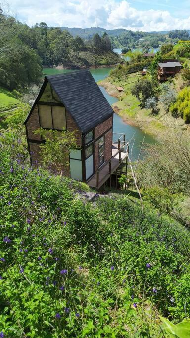 Cabaña con jacuzzi y acceso al embalse - Portum I