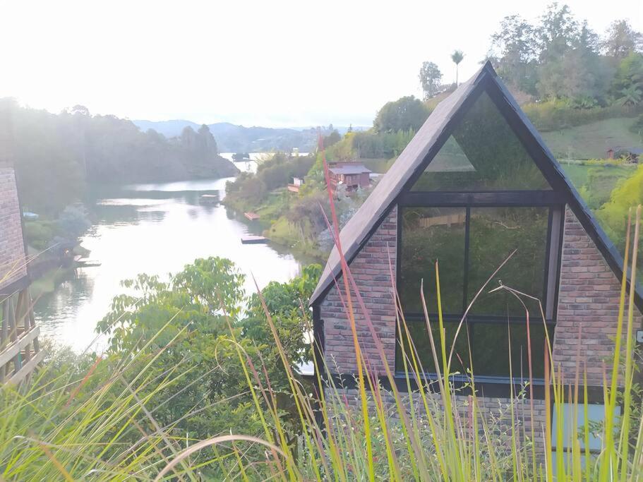 Cabaña con jacuzzi y acceso al embalse - Portum I