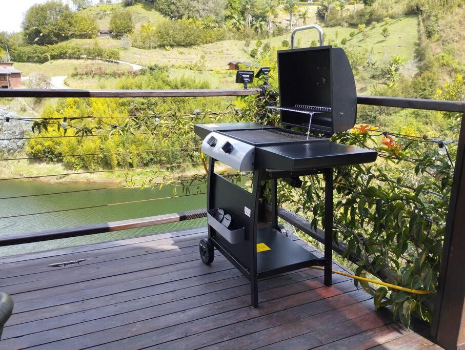 Cabaña con jacuzzi y acceso al embalse - Portum I