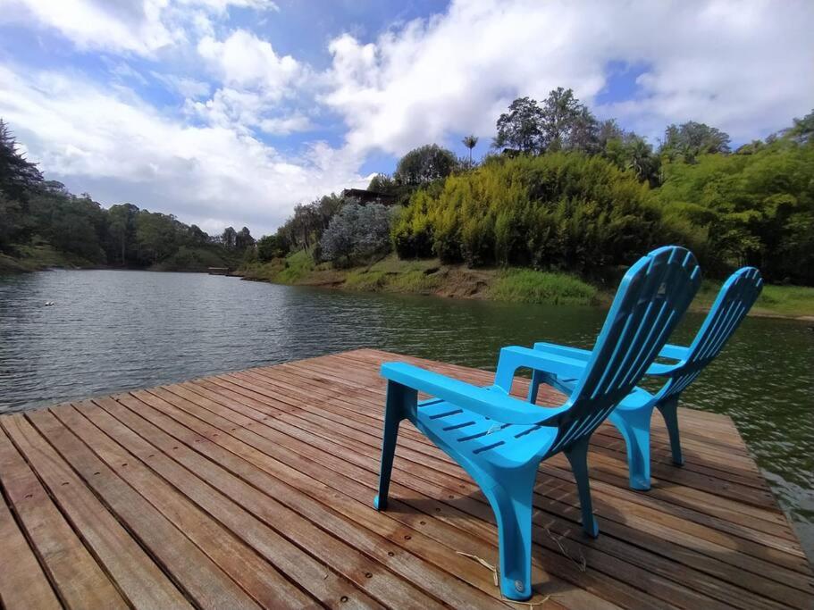 Cabaña con jacuzzi y acceso al embalse - Portum I