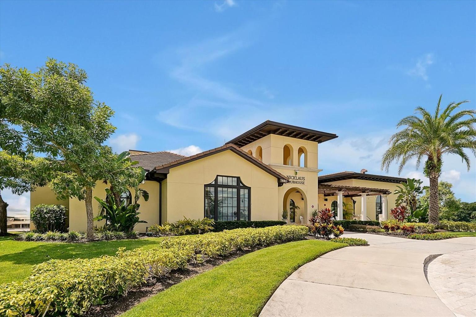 Cozy 3 Bedroom Townhouse Near Disney w/ Patio