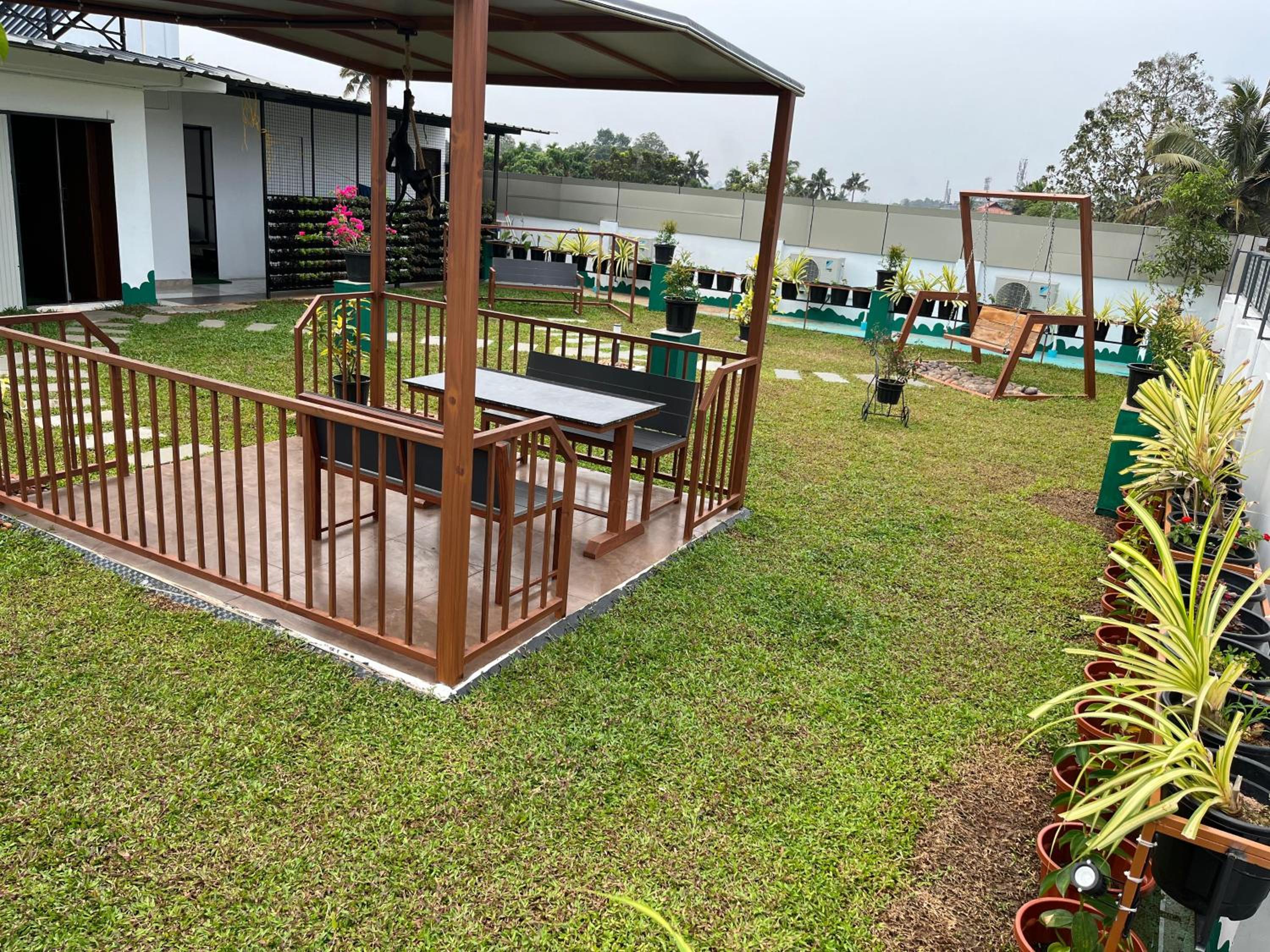 UNIVERSAL RESIDENCY