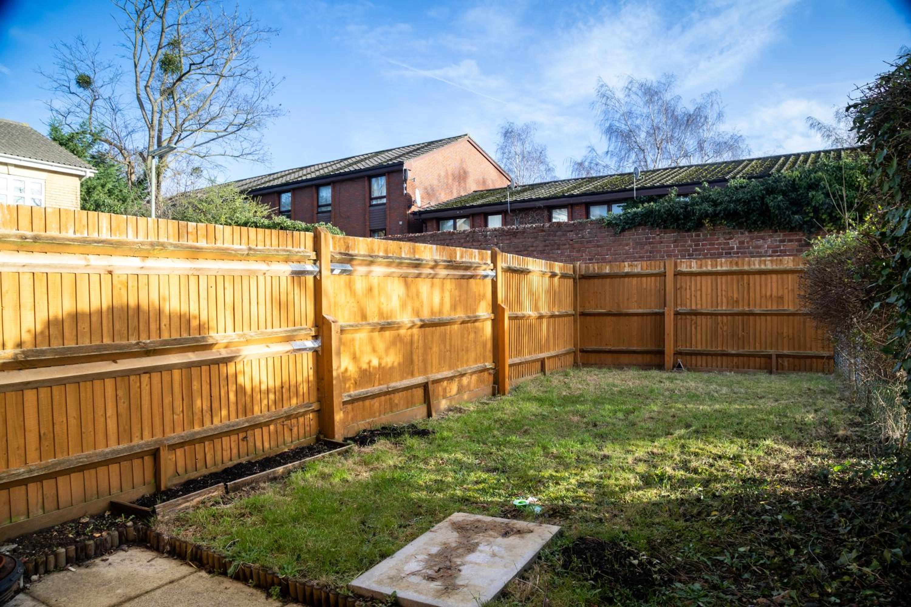 Guildford Vacations - Guildford Townhouse with Parking - Property Image 6