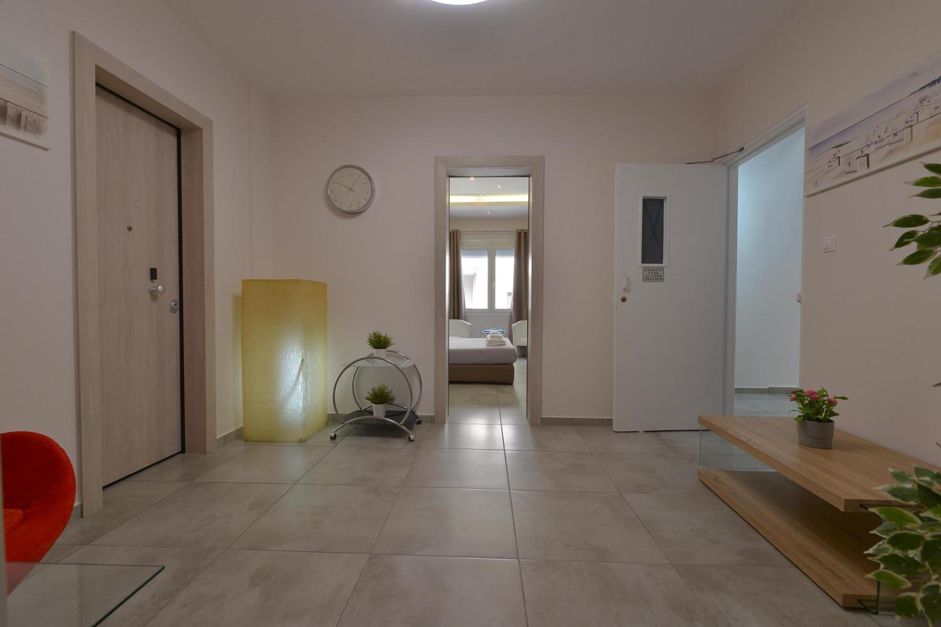 Alekos Apartments 2 Netflix, Self Check-In