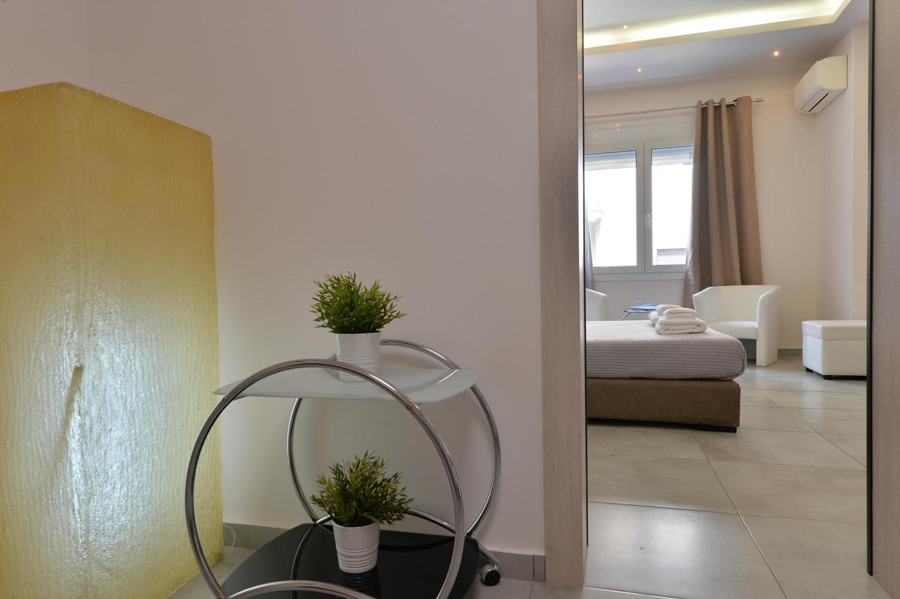 Alekos Apartments 2 Netflix, Self Check-In