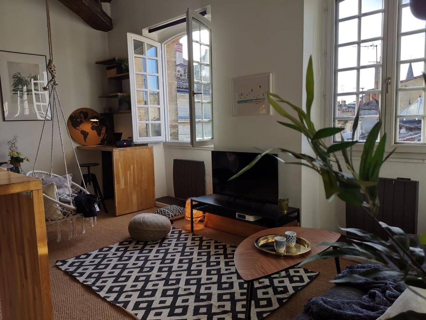 Lovely apartment dowtown view 5
