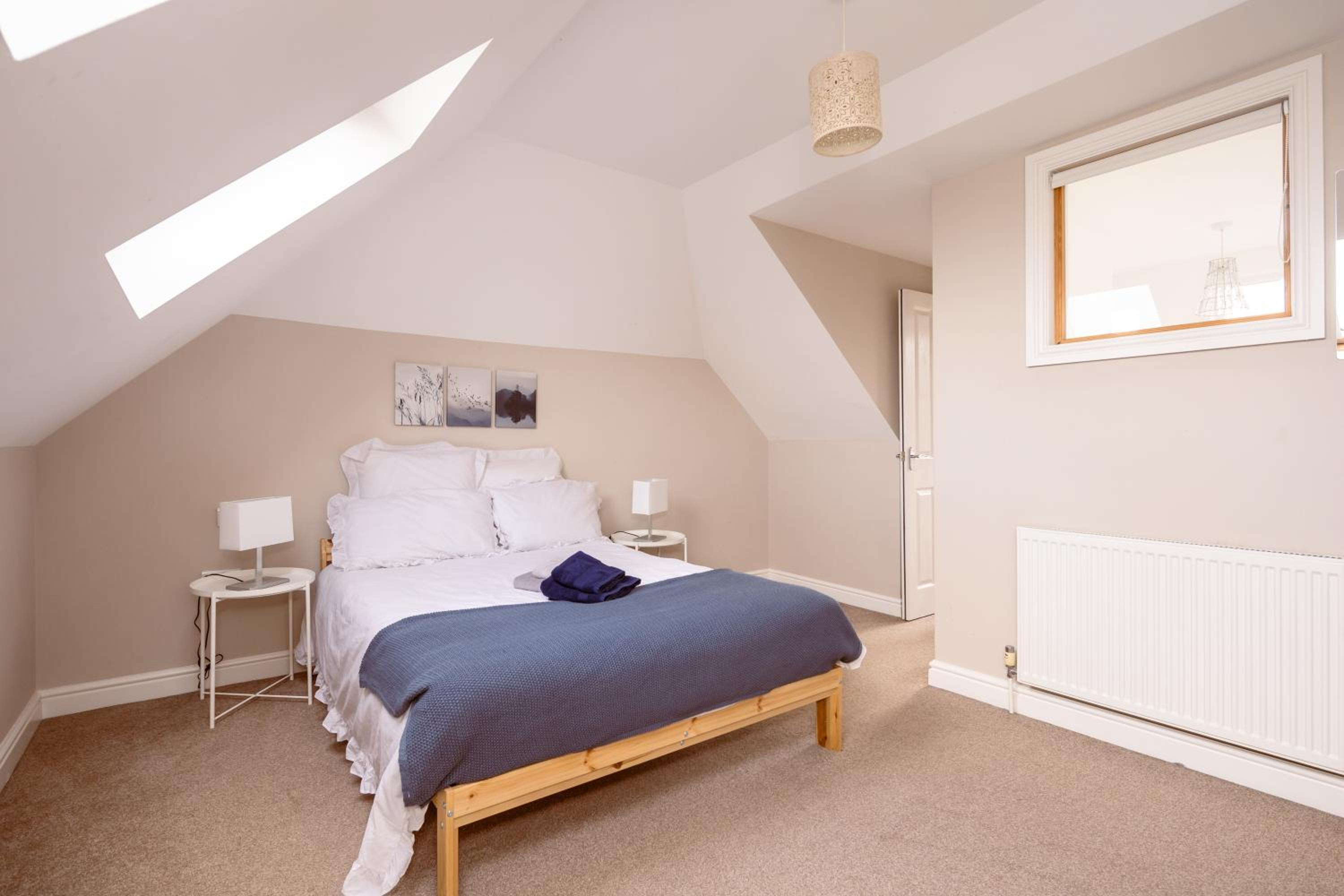 Family home in central Guildford with Parking view 4