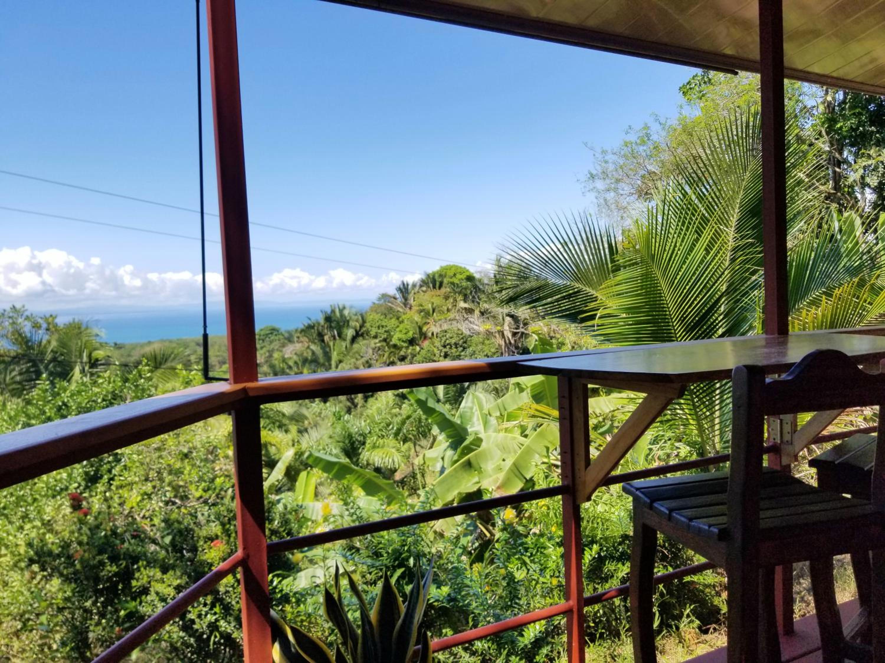 Tranquil Jungle Home-Casa Amado