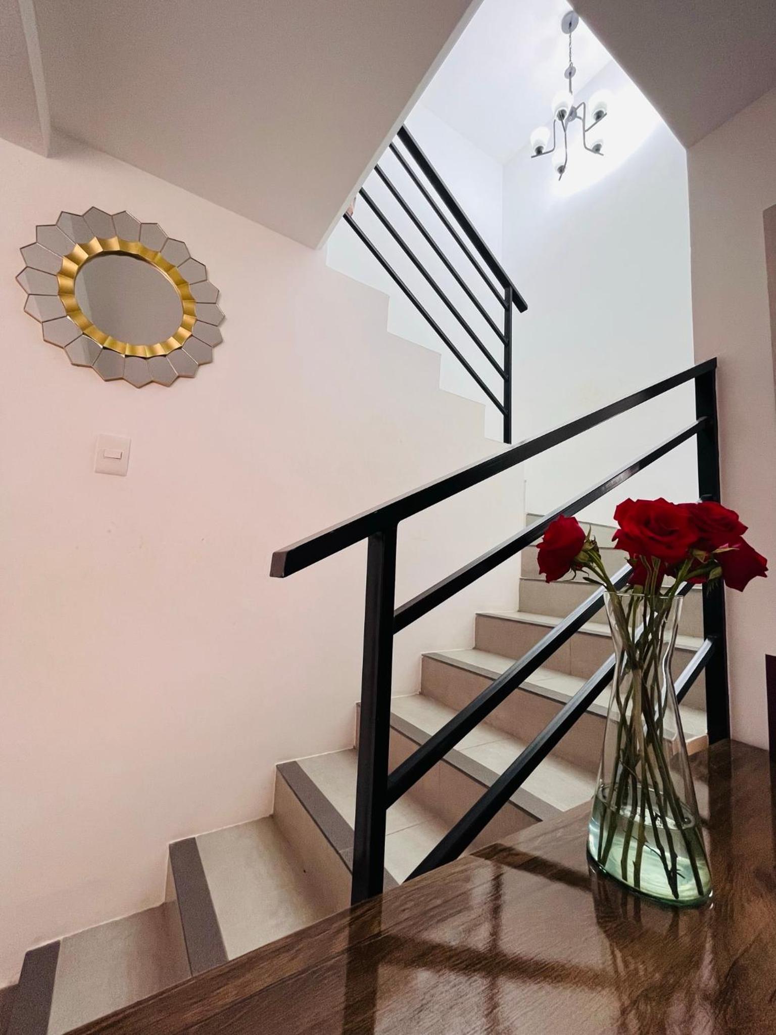 Hermosa casa en La Aurora view 5
