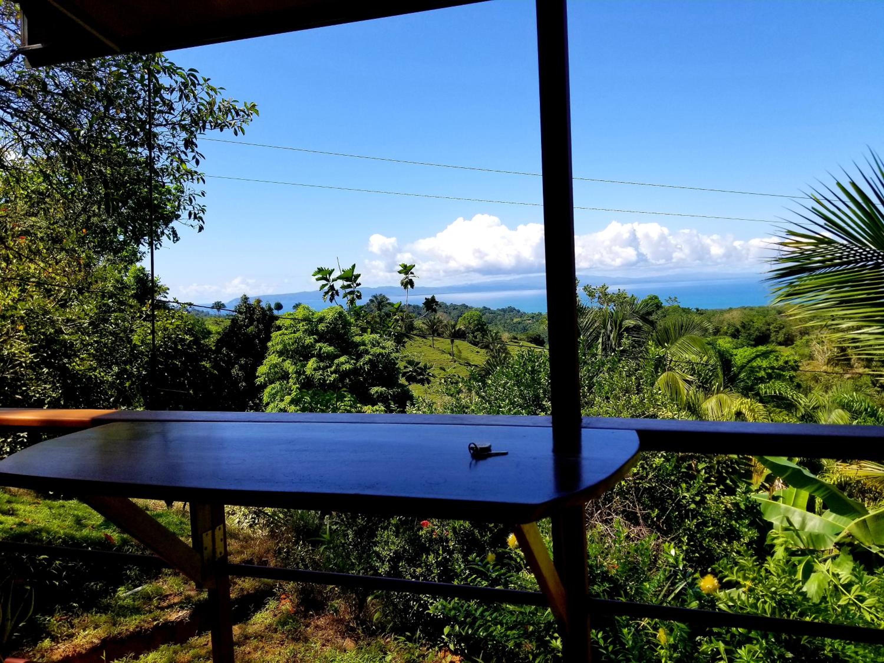 Tranquil Jungle Home-Casa Amado