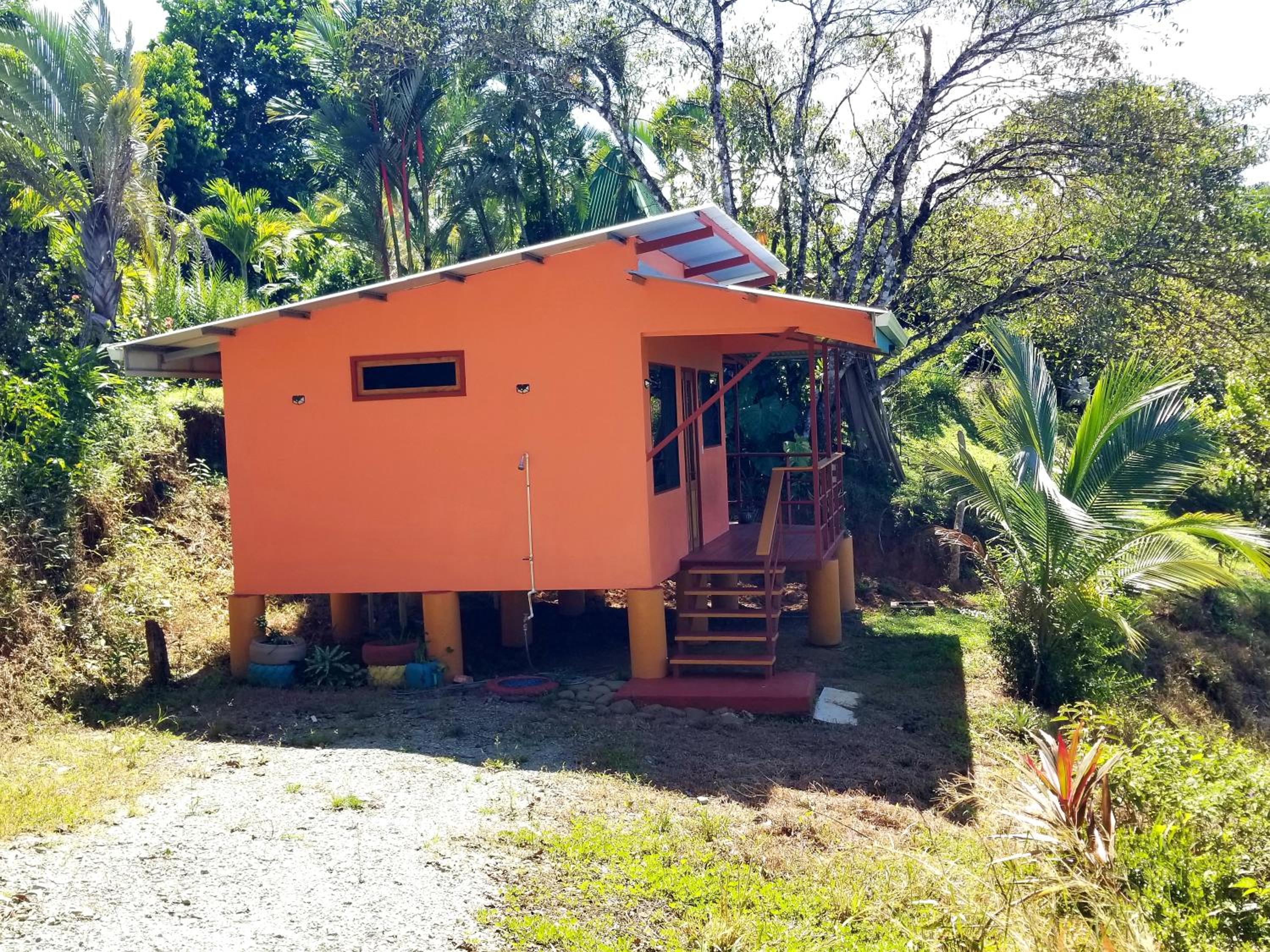 Tranquil Jungle Home-Casa Amado