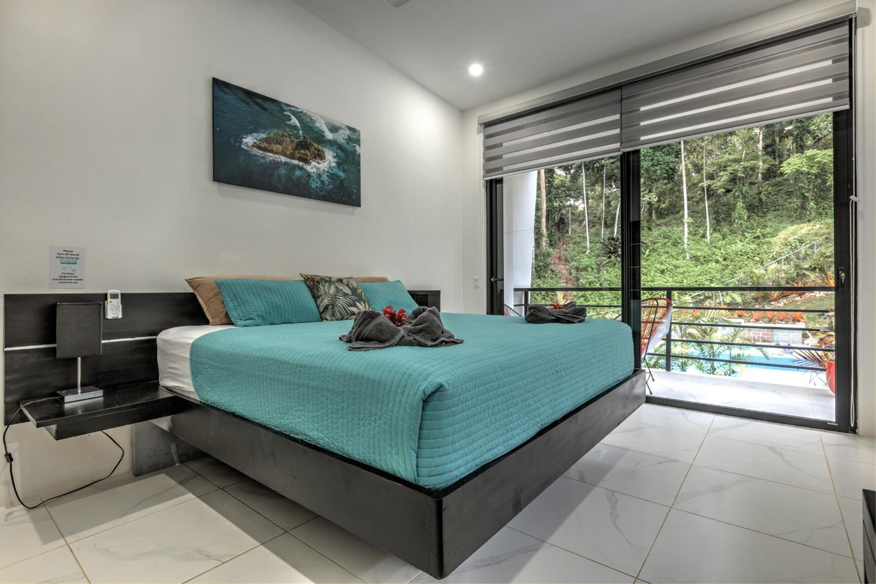 Casa Presidente (5 bed/5 bath/AC/infinity pool)