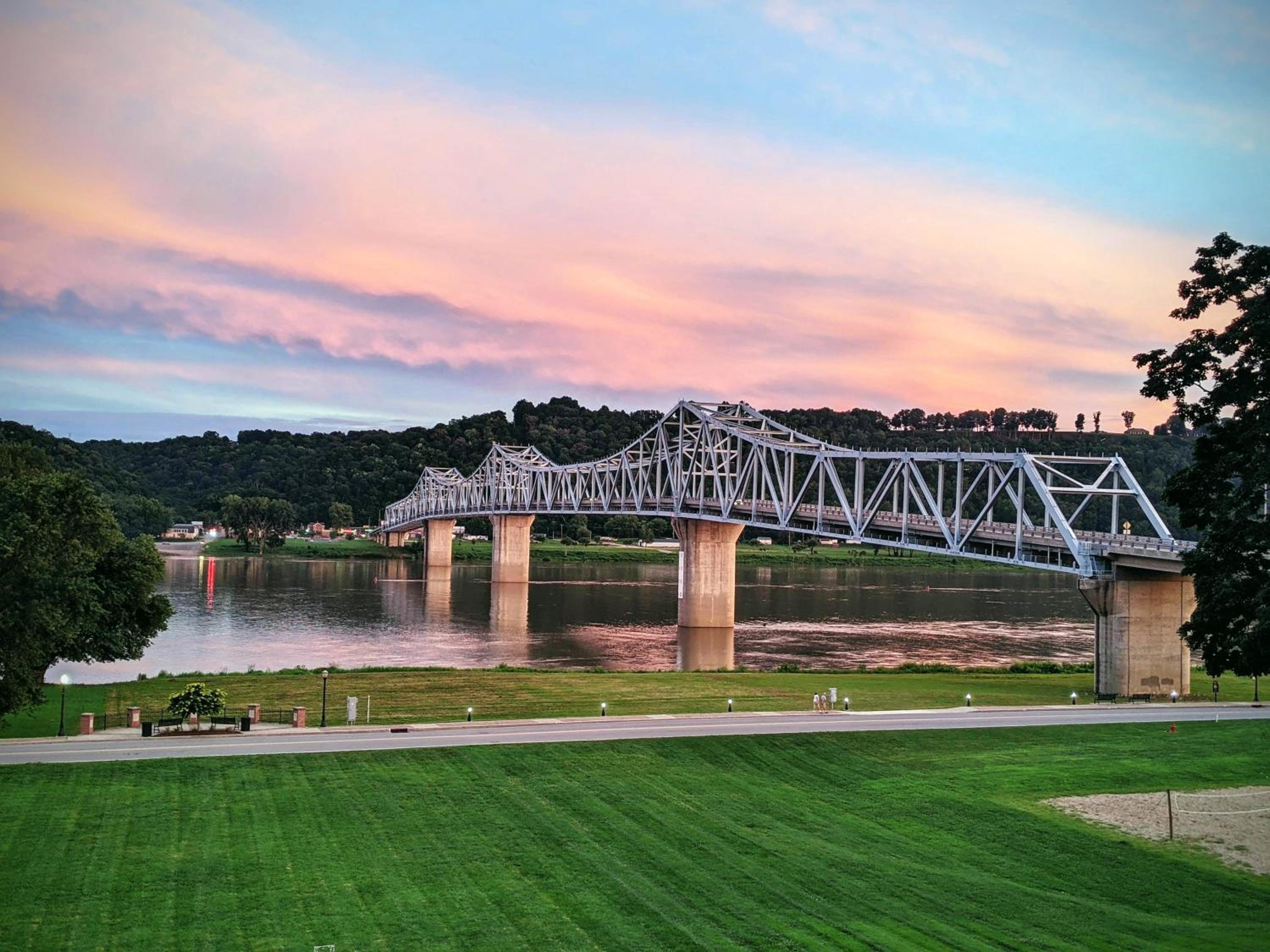 Riverboat Inn & Suites view 5