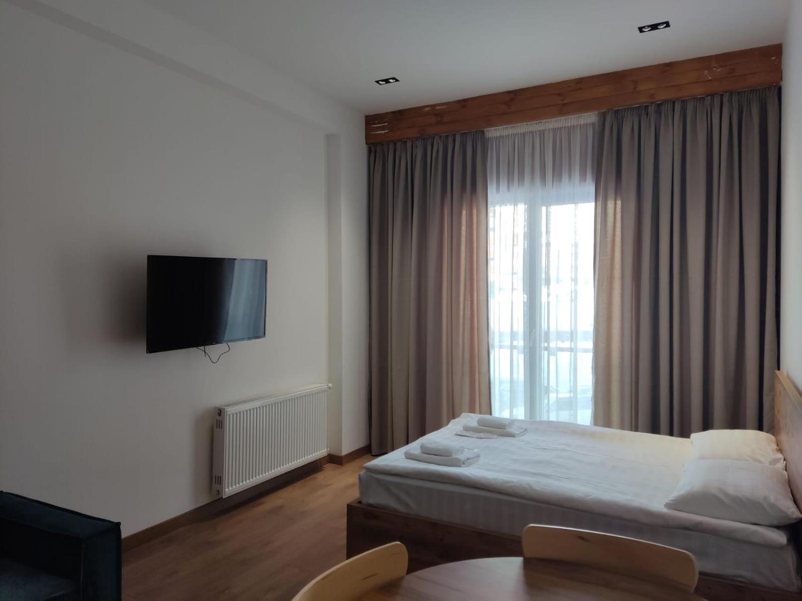 Evdo Apartments F2 White Studio view 5