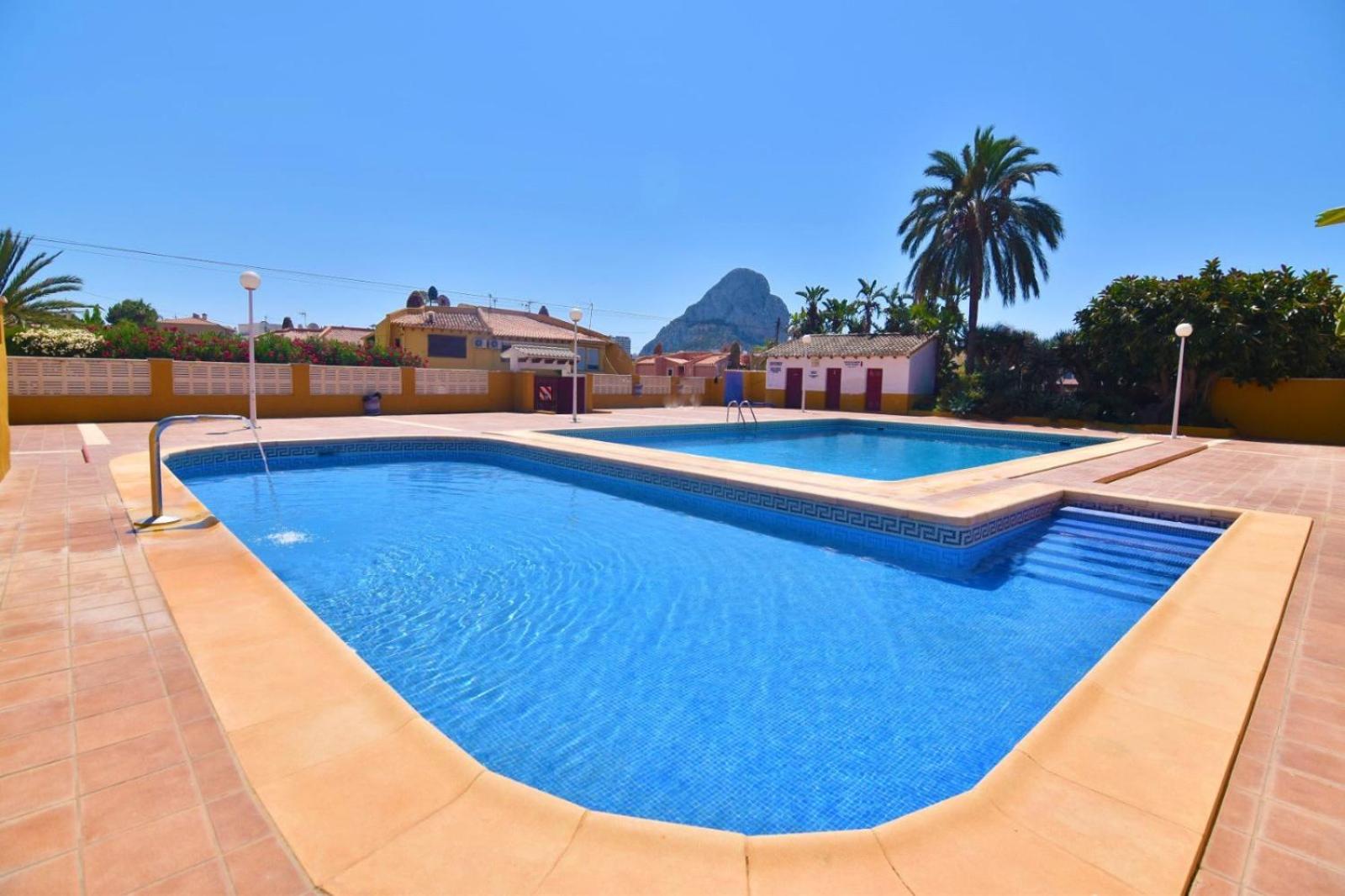 Paraíso Familiar en Marisol Park Bungalow con Piscina, Tenis y Parking