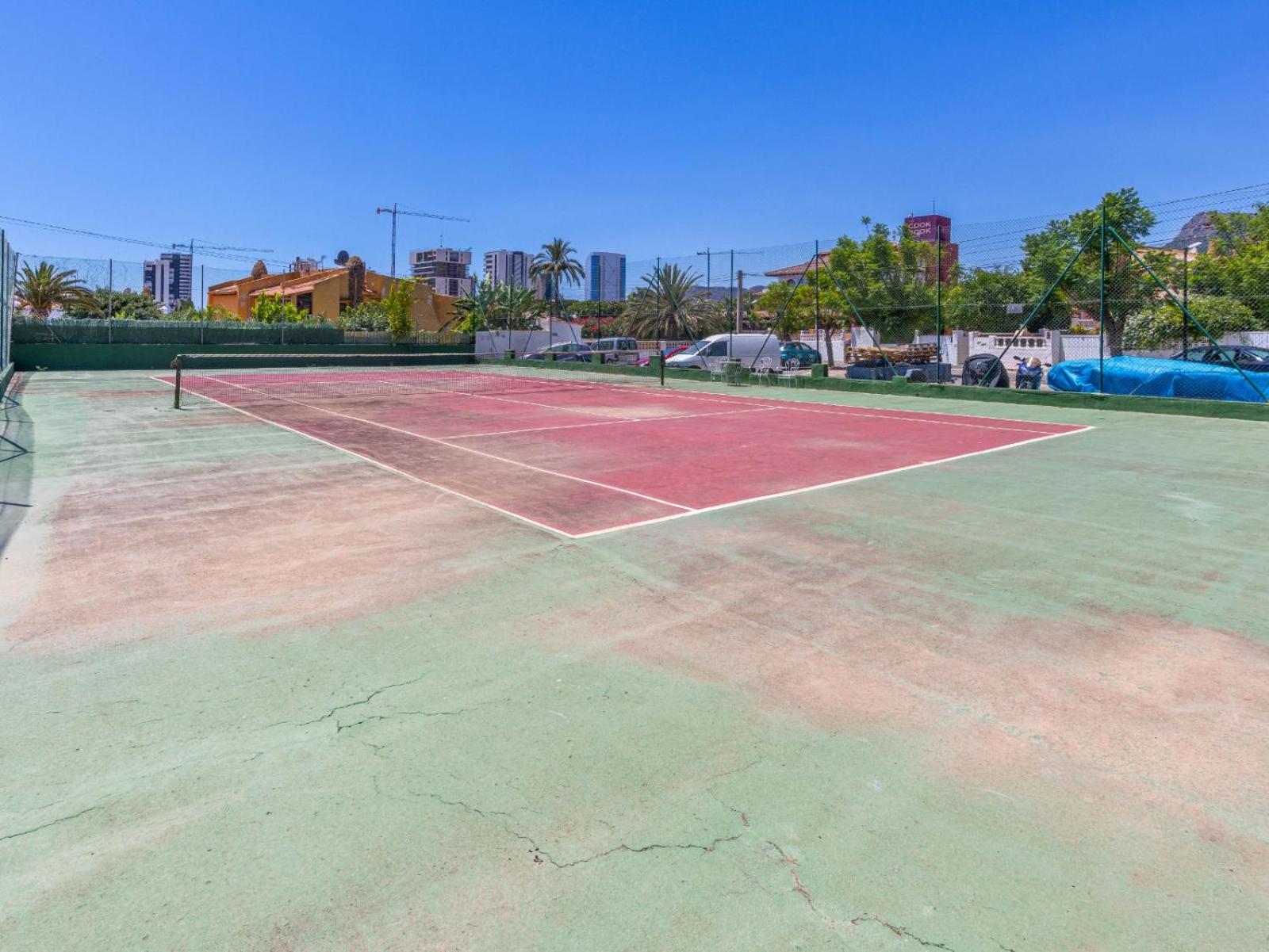 Paraíso Familiar en Marisol Park Bungalow con Piscina, Tenis y Parking