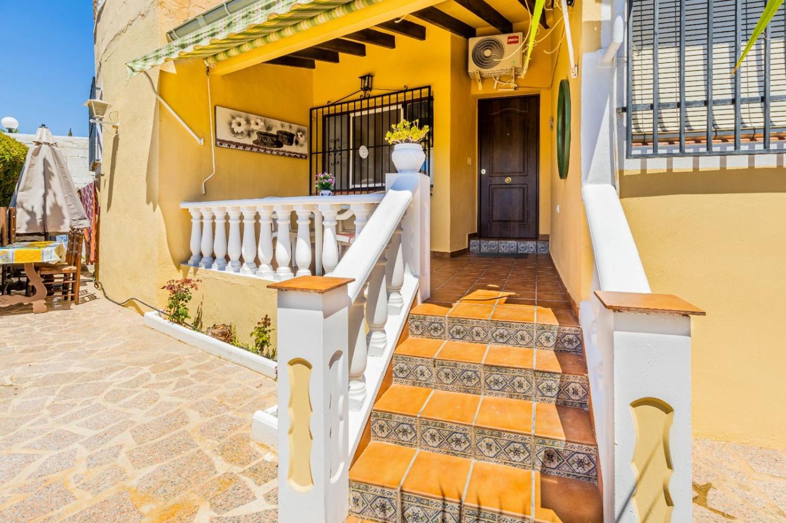 Paraíso Familiar en Marisol Park Bungalow con Piscina, Tenis y Parking