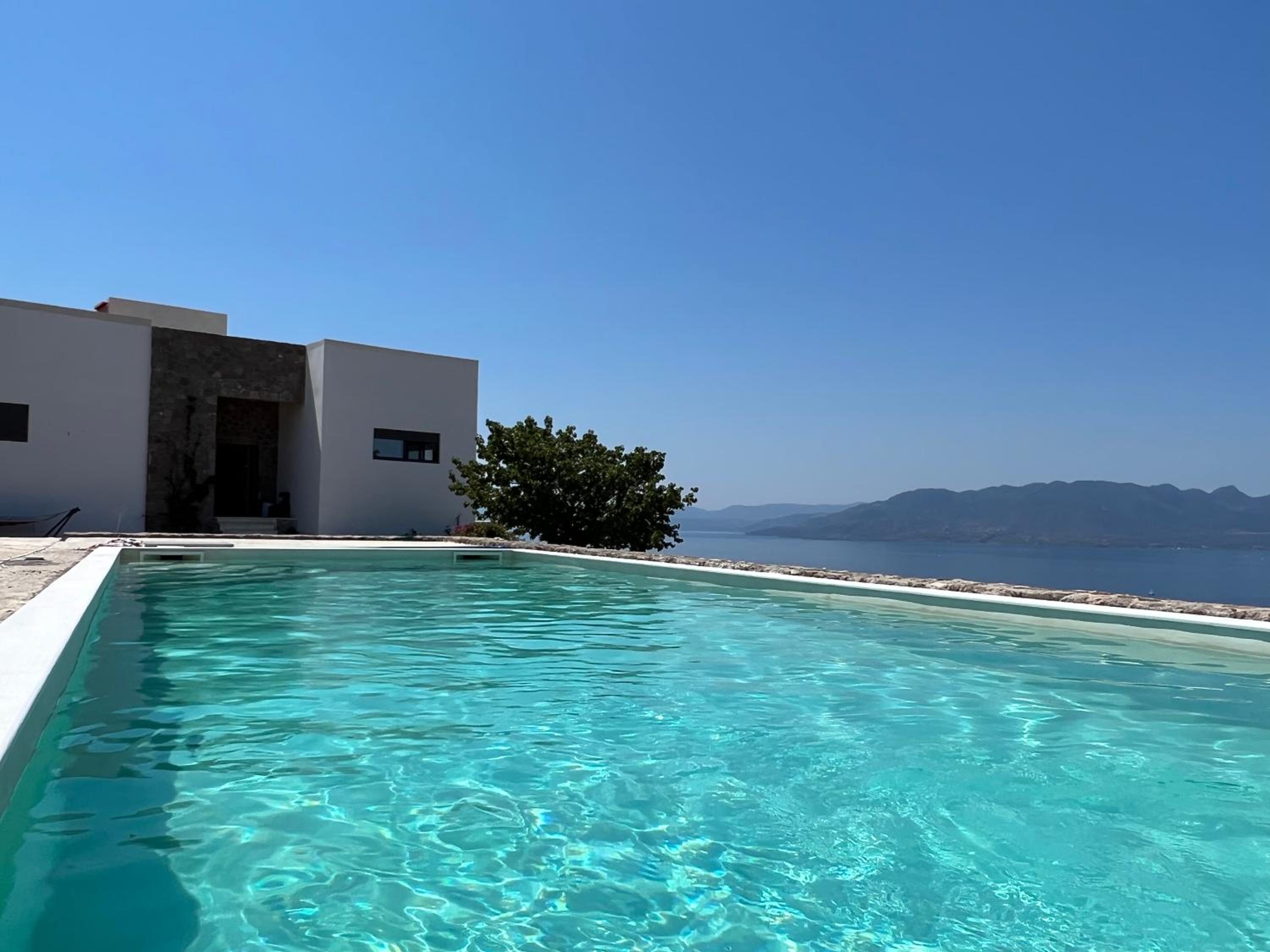 Villa Alisa en Perdhika — recepcion & lobby