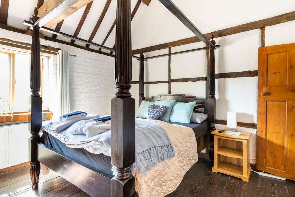 Beautiful 17th Century Cottage view 5