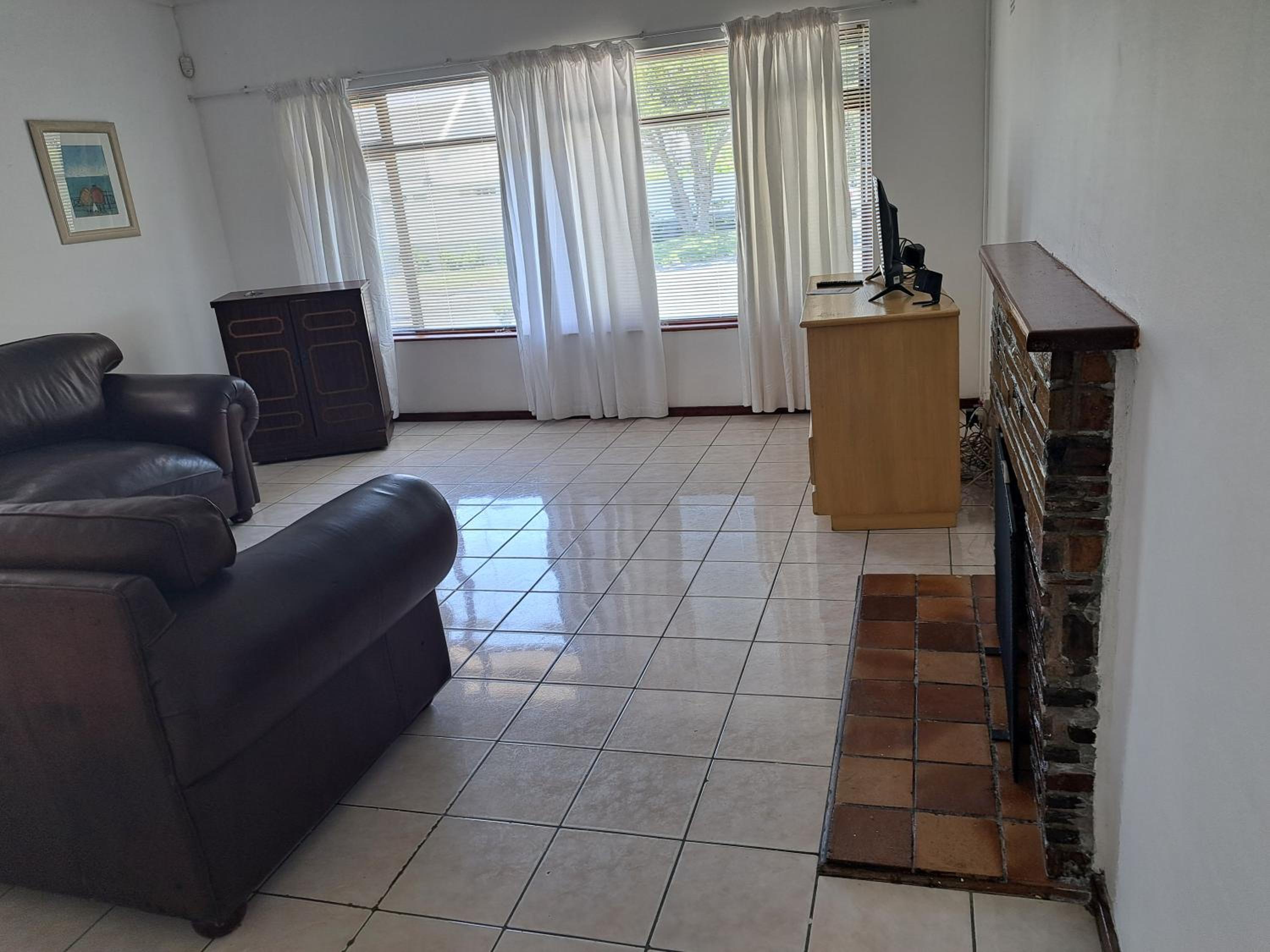 A cosy home in Hermanus view 3