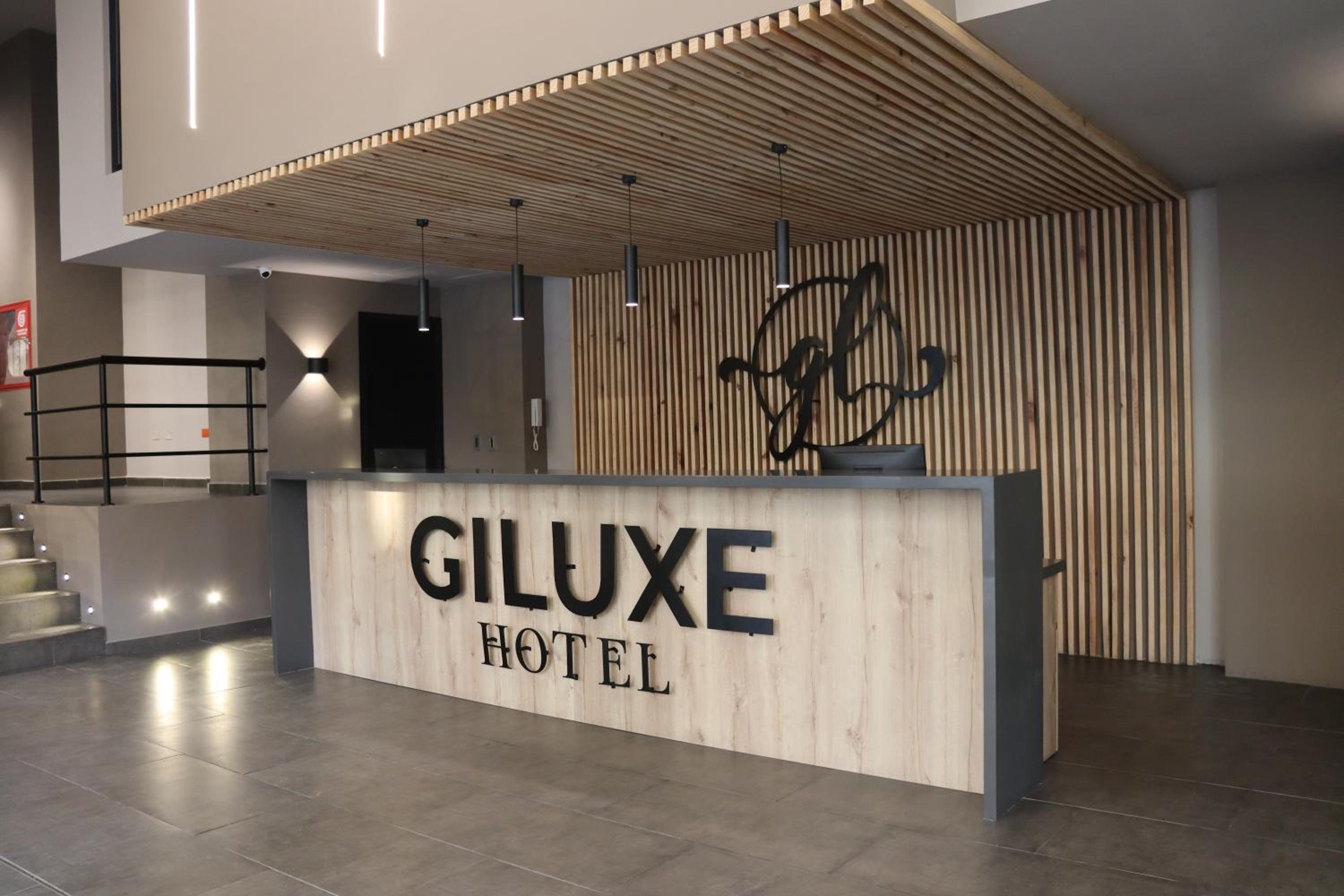 Hotel Giluxe Hotel - Image 1