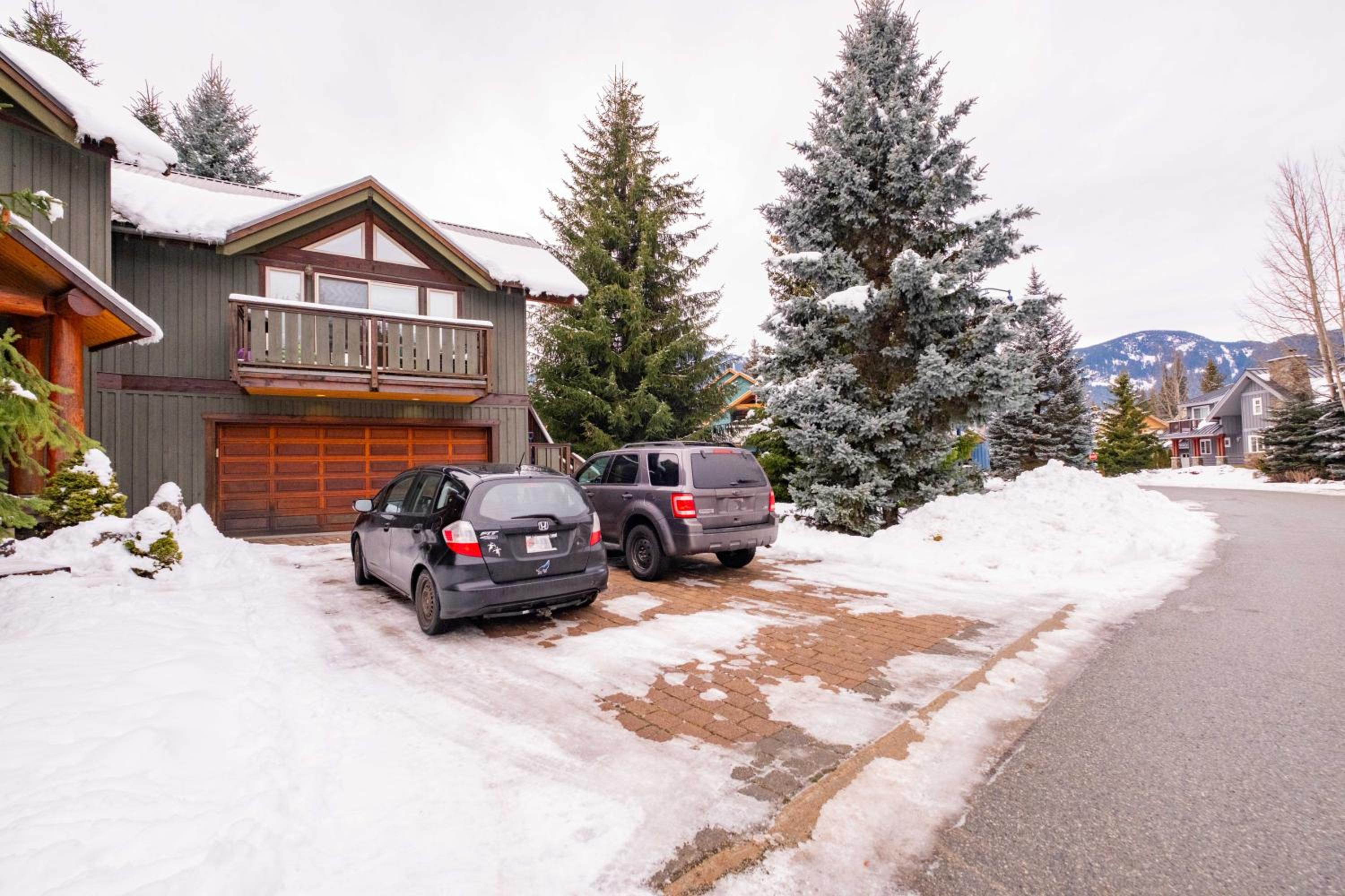Spruce Grove Chalet by Outpost Whistler