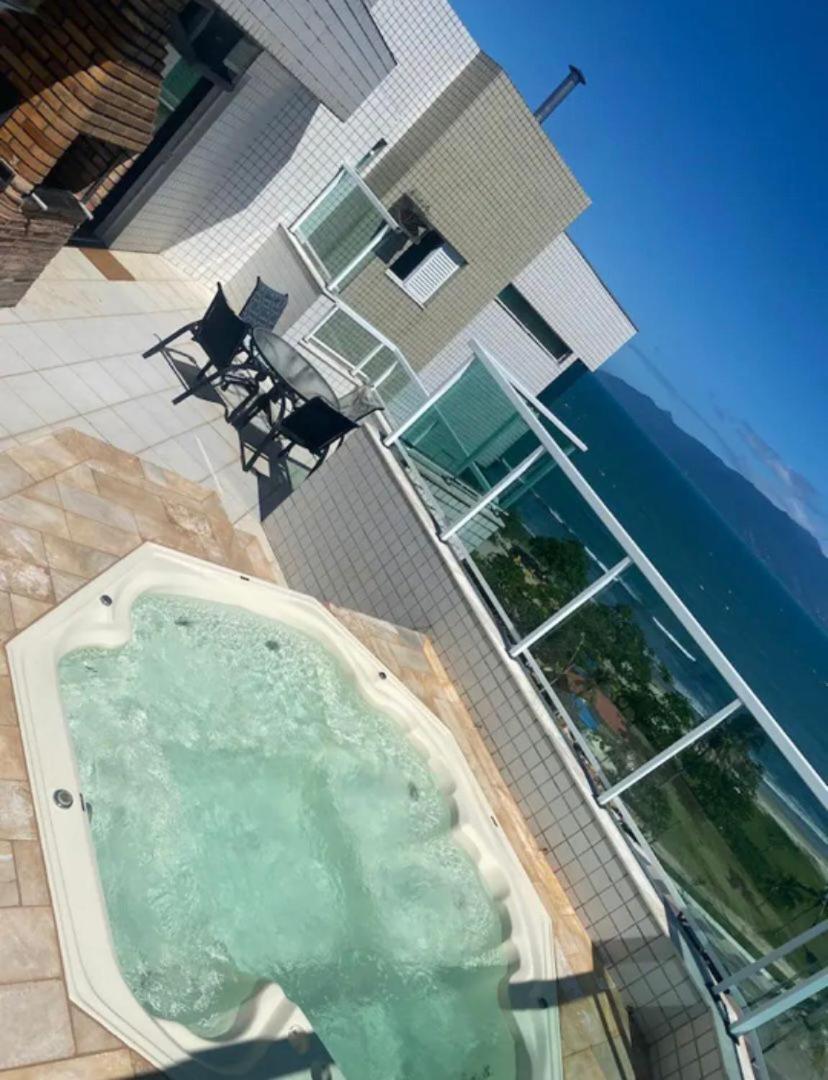 Apartamento de frente pra praia