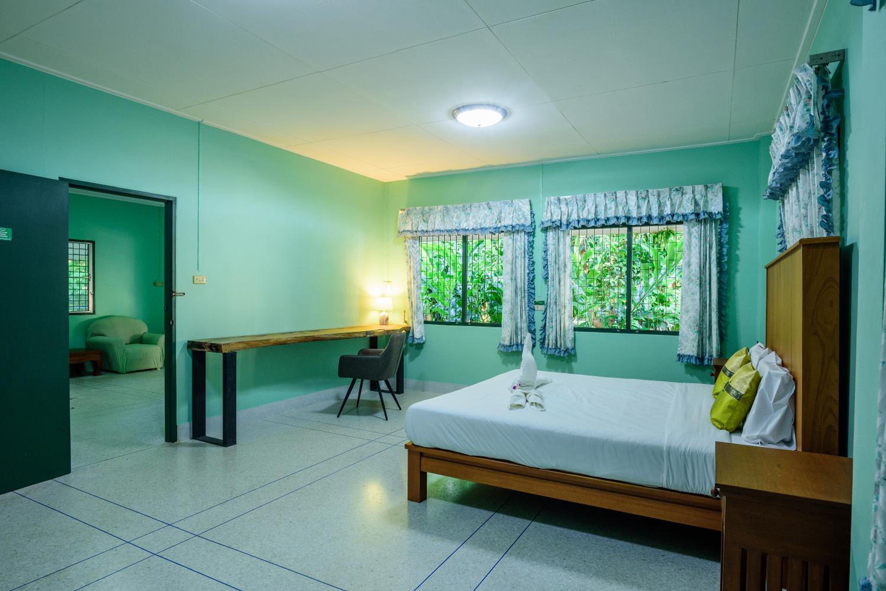 Bann Mangkud Khaolak