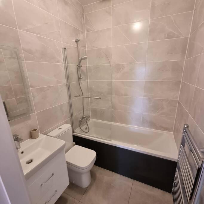 Apartment 20 min walk from Manchester City Centre view 3