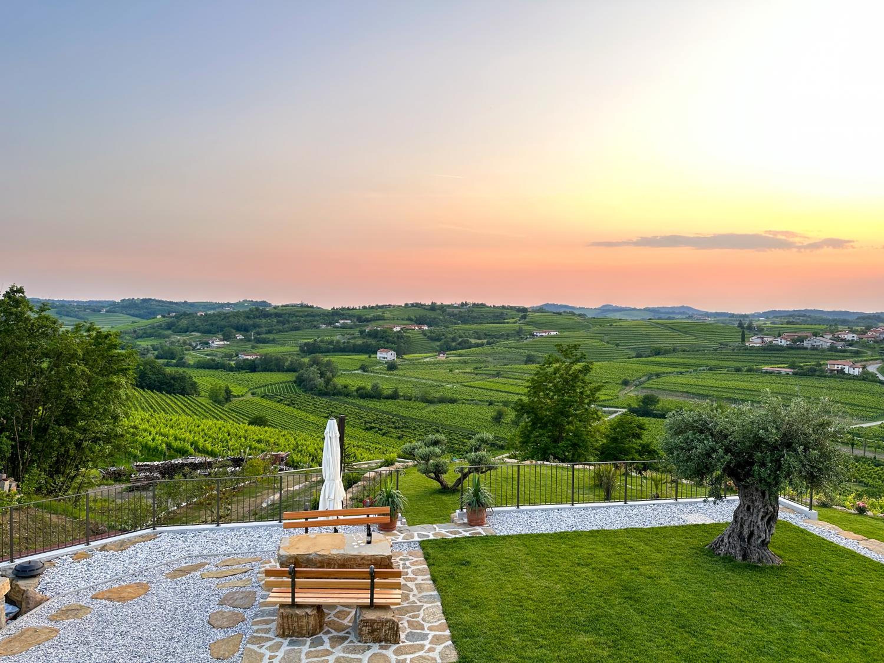 Ca' S Lorenz - A Luxury 100m2 Apartment in a Chic Vineyard Villa view 2