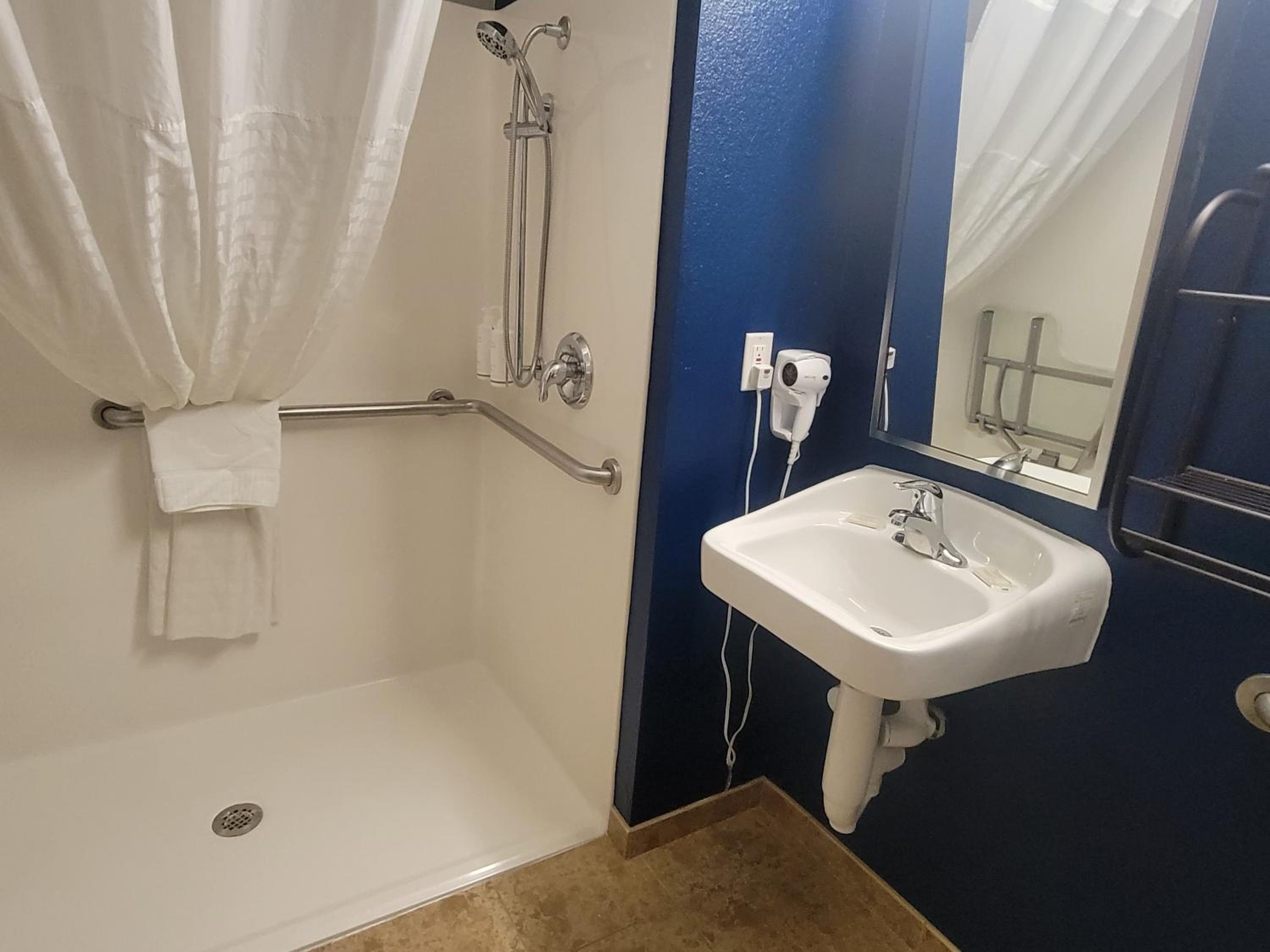 Council Bluffs Vacations - Microtel Inn Suites by Wyndham Bluffs - Property Image 38
