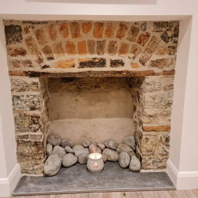 Luxury 300yr old Irish thatch cottage close to sea