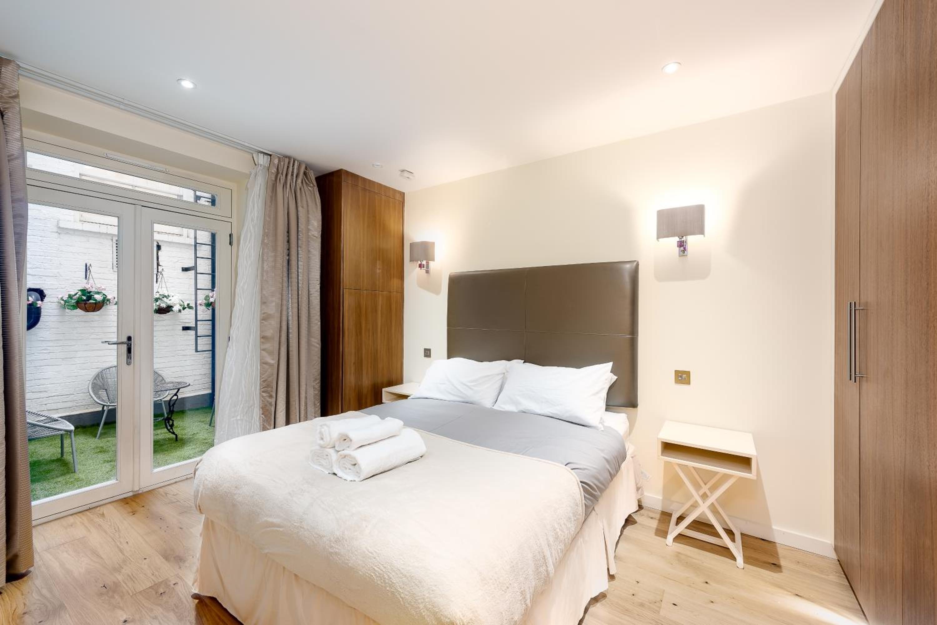 Park Apartments near Portobello Road
